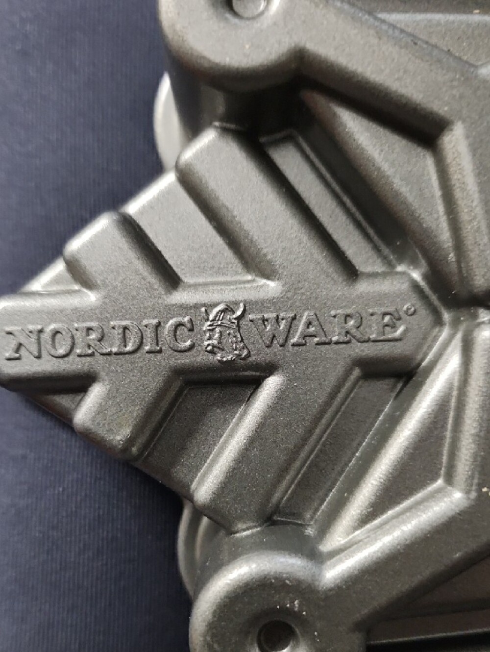 Nordic Ware FrozenII Snowflake Cake Pan - Picture 3 of 3